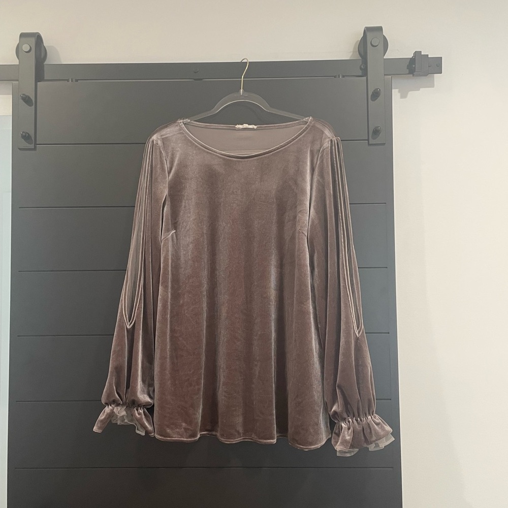 Velvet and tulle shirt